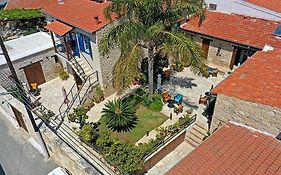 Niki'S House